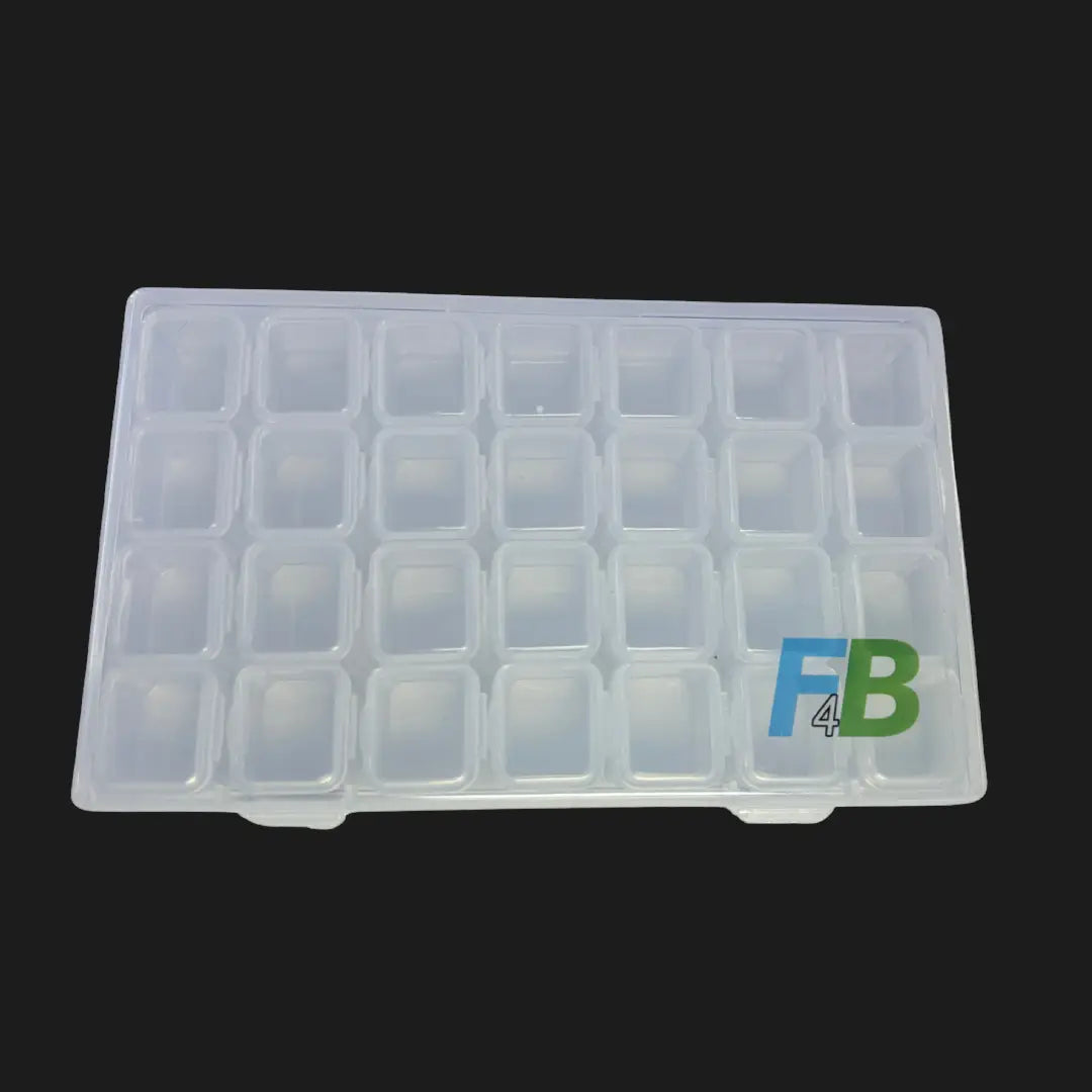 Bovenaanzicht van diamond painting opbergdoos met 28 vakjes voor het organiseren van steentjes.