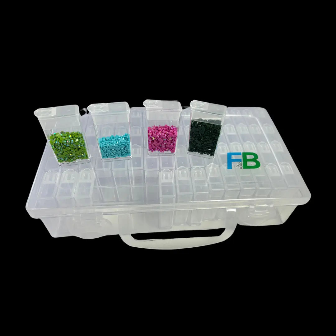 Diamond painting opbergdoos met 64 vakjes, enkele bakjes uitstaand voor makkelijk gebruik.