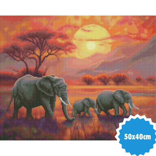 Diamond painting van drie olifanten in een warme savanne bij zonsondergang, met een gedetailleerde lucht en kleurrijke bomen, afmeting 50x40 cm.