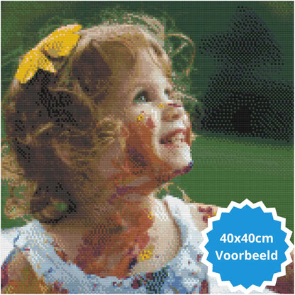 Meisje met haarband Diamond Painting, 40x40cm voorbeeld met kleurrijke details